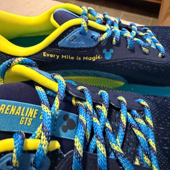 Brooks Adreneline GTS 24 RunDisney Size 8 - Picture 3 of 7